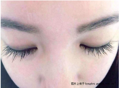 超雞凍！快來看blingbling電眼！艾格碧詩睫毛增長液評(píng)測(cè)